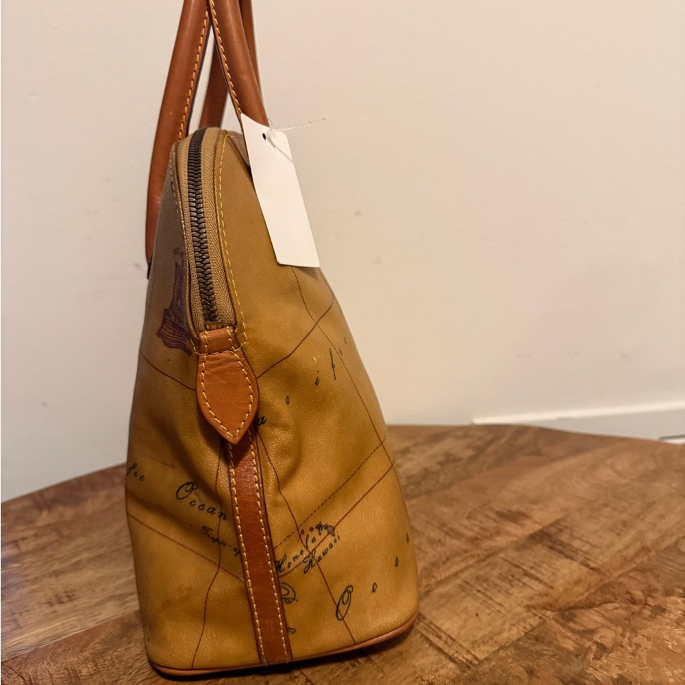 π¨π¨π¨Flash sale deal $80 move quick 100% Authentic Alviero Martini Tan Map Satchel - Picture 5 of 12